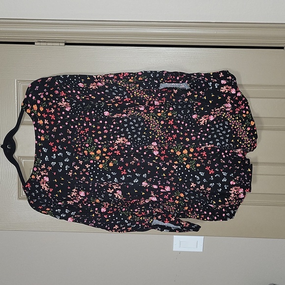 Shirt - Picture 2 of 3